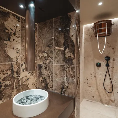 Matterhorn - Wellness & Dining - At Zermatt Shuttle Station تاش