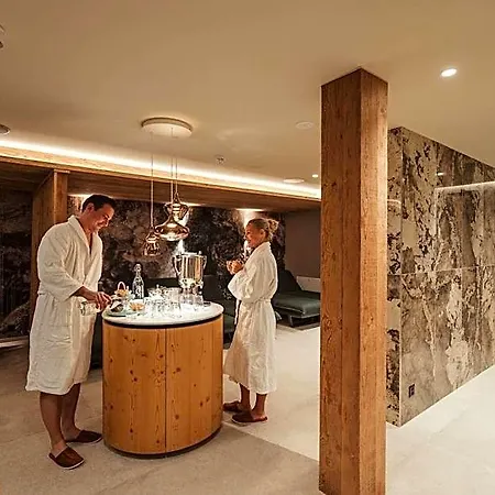 Hotel Matterhorn - Wellness & Dining - At Zermatt Shuttle Station Täsch