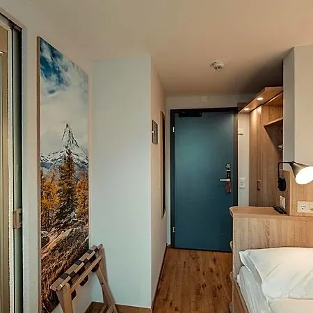 Matterhorn - Wellness & Dining - At Zermatt Shuttle Station Täsch