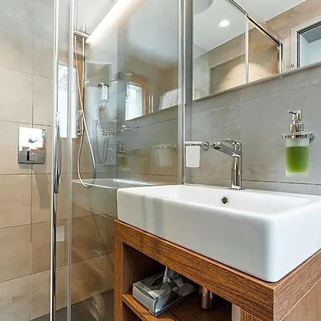 Matterhorn - Wellness & Dining - At Zermatt Shuttle Station