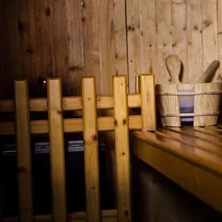 Matterhorn - Wellness & Dining - At Zermatt Shuttle Station فندق تاش