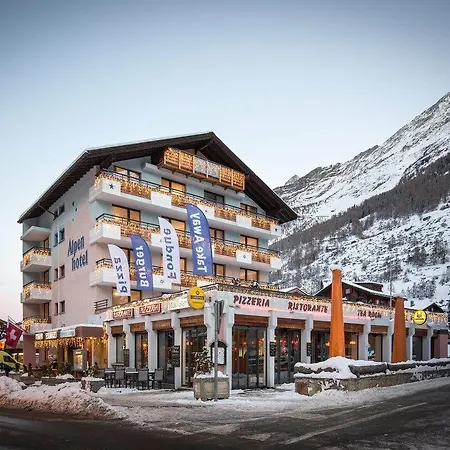Matterhorn - Wellness & Dining - At Zermatt Shuttle Station فندق